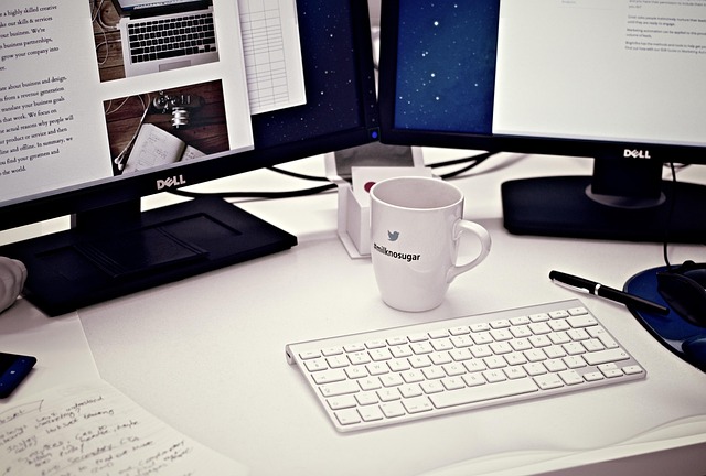 1752226852469196.jpg workstation-405768_640.jpg