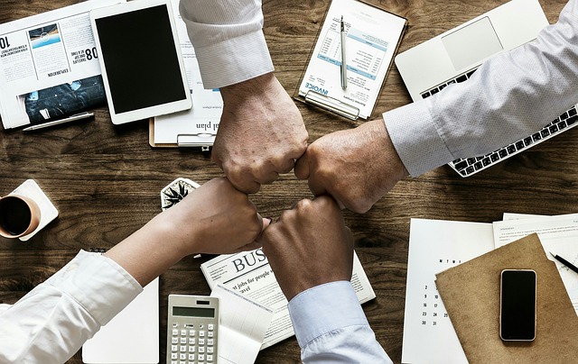 1765951687737875.jpg teamwork-3213924_640.jpg